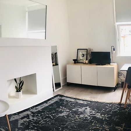 Bright Chiswick Apartment - Great Location Лондон Екстериор снимка