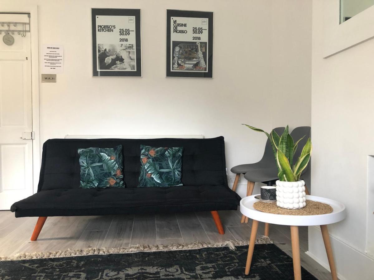 Bright Chiswick Apartment - Great Location Лондон Екстериор снимка