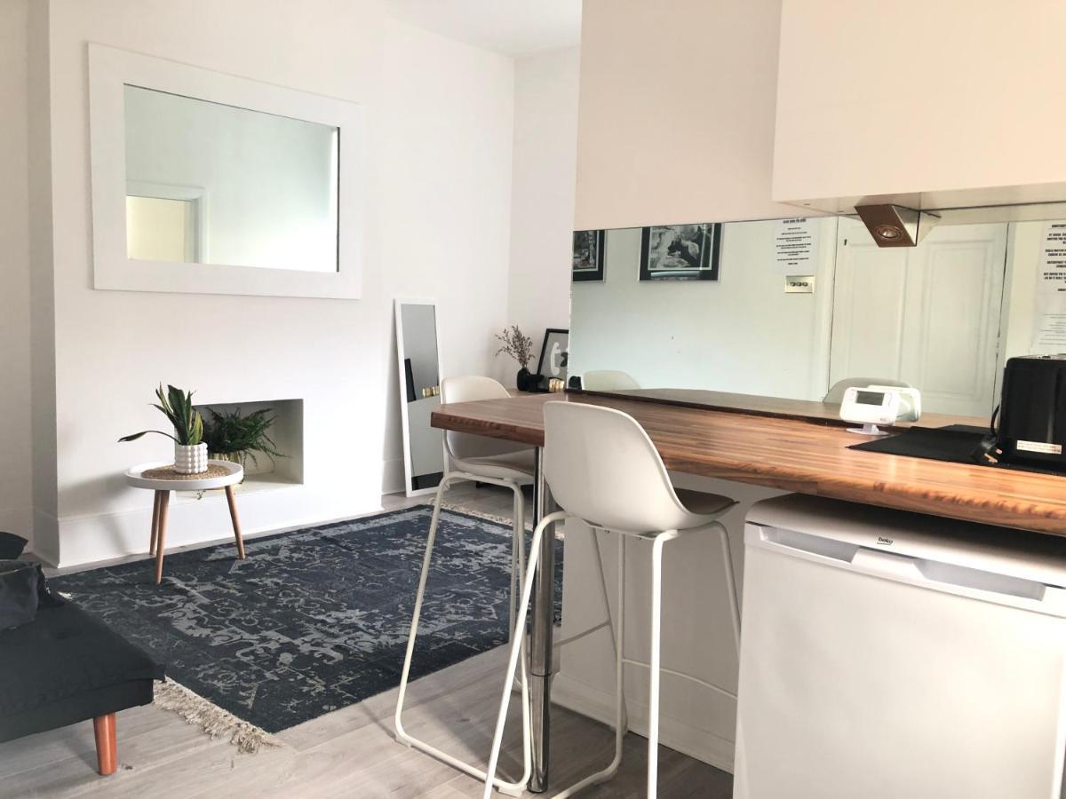 Bright Chiswick Apartment - Great Location Лондон Екстериор снимка