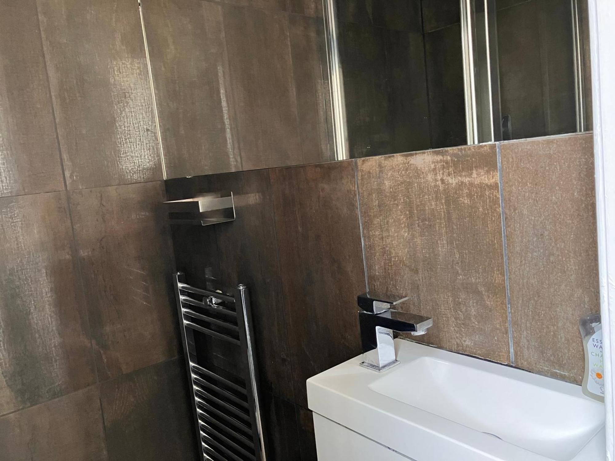 Bright Chiswick Apartment - Great Location Лондон Екстериор снимка