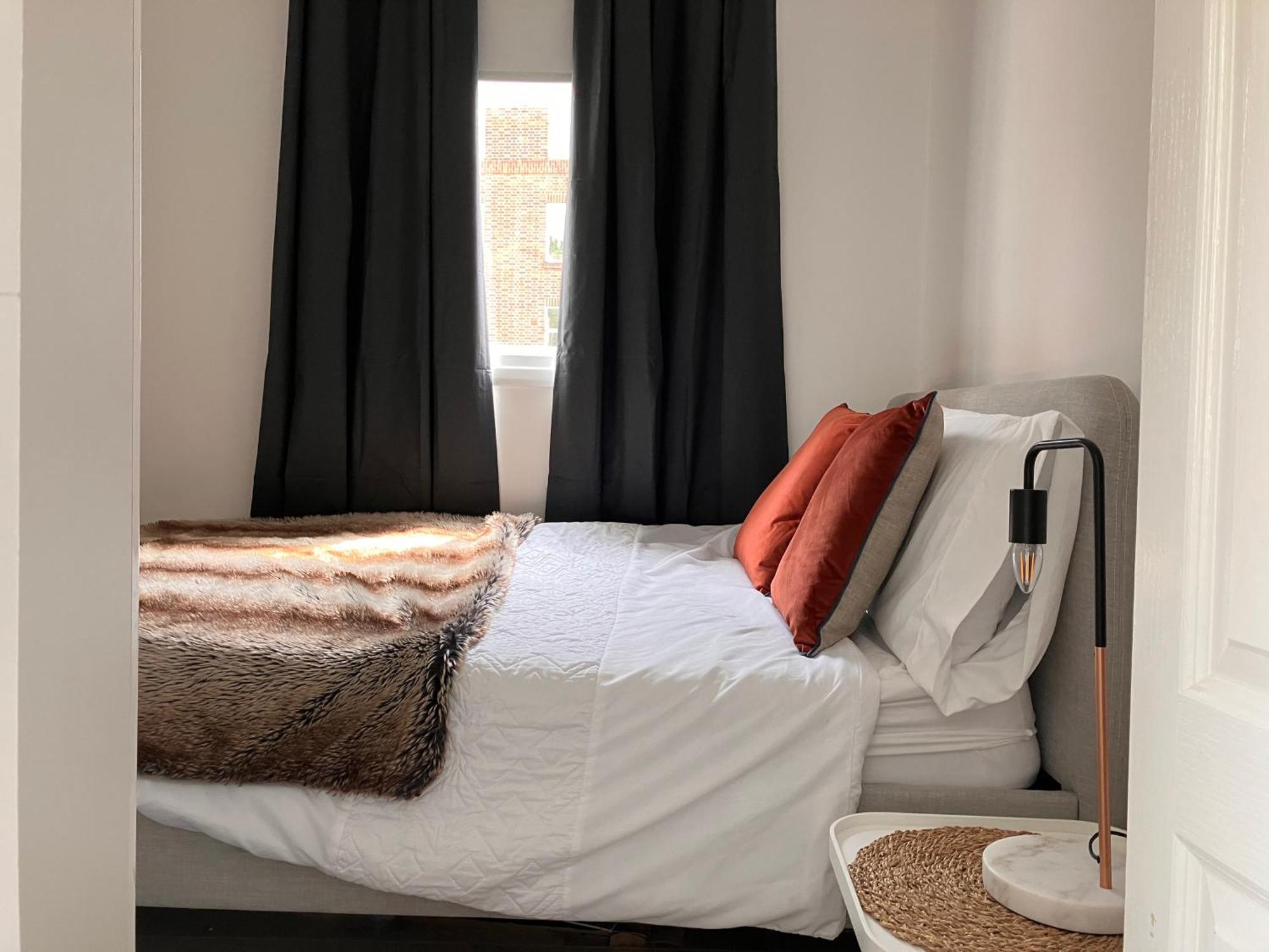 Bright Chiswick Apartment - Great Location Лондон Екстериор снимка