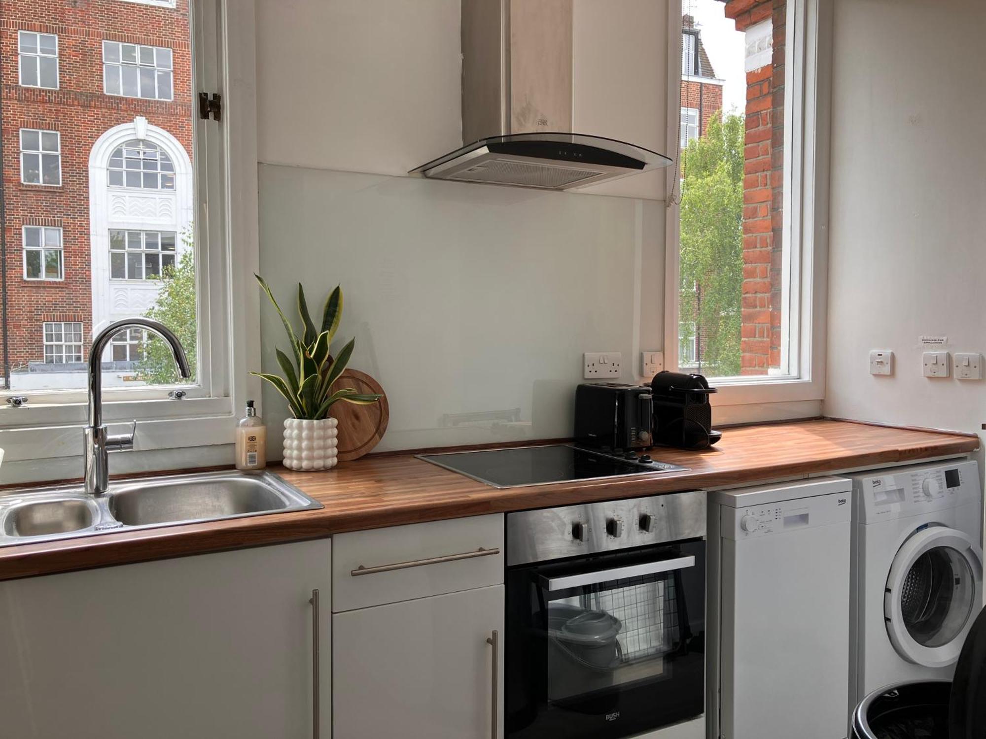 Bright Chiswick Apartment - Great Location Лондон Екстериор снимка